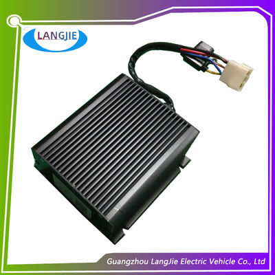 Siyah Elektrikli Araba Parçaları Golf Arabası DC Dönüştürücü Çift Çıkış Tipi 150mm * 150mm * 45.5mm