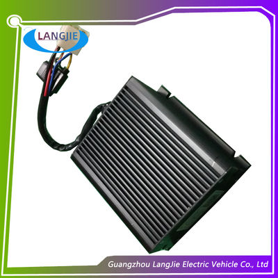 Siyah Elektrikli Araba Parçaları Golf Arabası DC Dönüştürücü Çift Çıkış Tipi 150mm * 150mm * 45.5mm